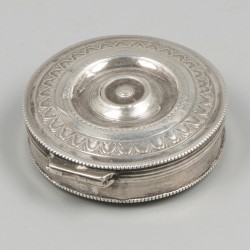 Pepermuntdoosje zilver.