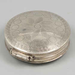 Pepermuntdoosje zilver.