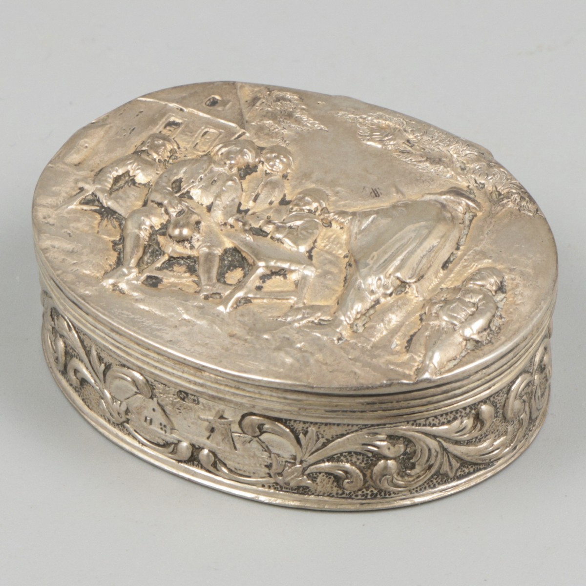 Pepermuntdoosje zilver.