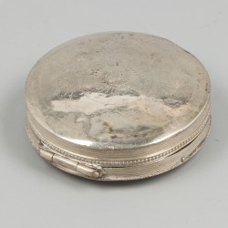 Pepermuntdoosje zilver.