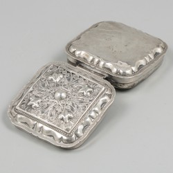Pepermuntdoosje zilver.