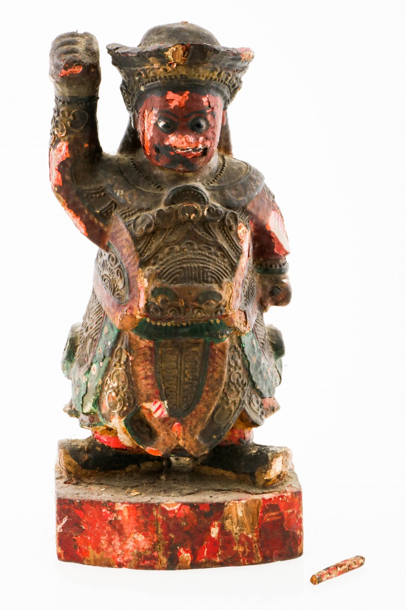 Een houten beeld, Indonesië, circa 1900.