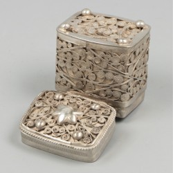 Lodereindoosje zilver.