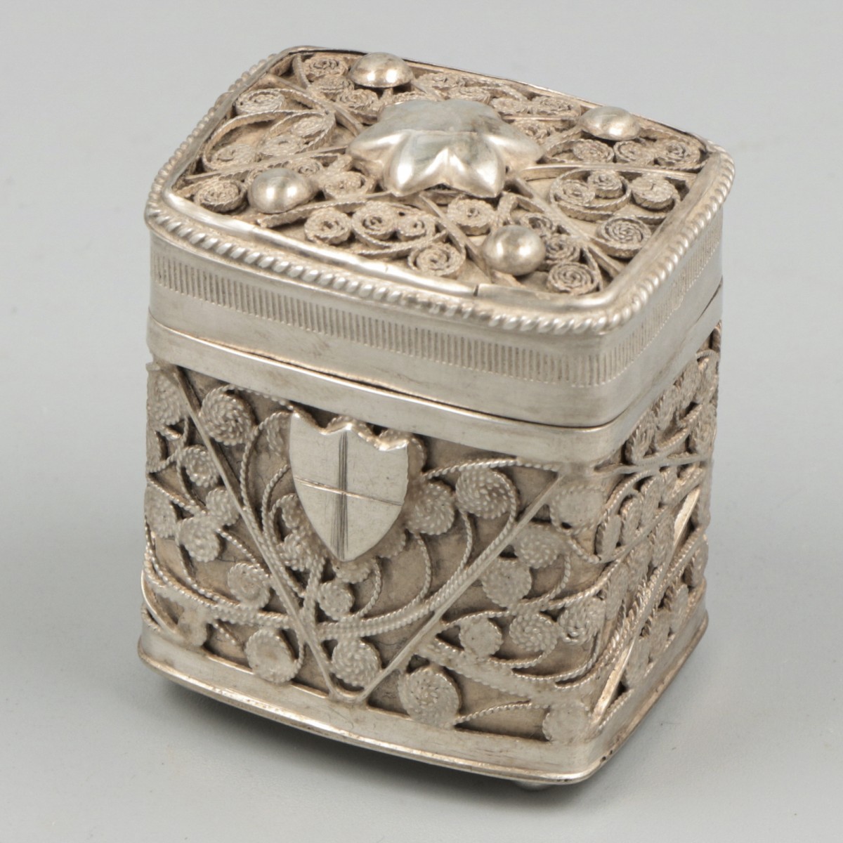Lodereindoosje zilver.