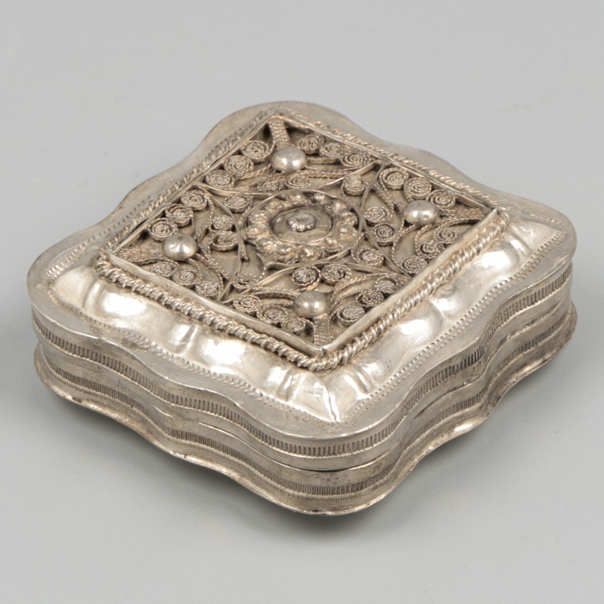 Pepermuntdoosje zilver.