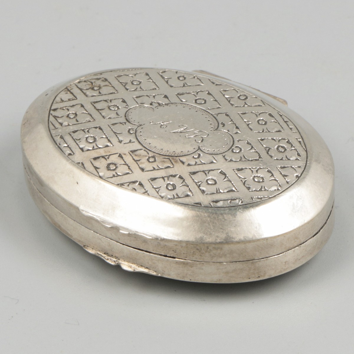 Pepermuntdoosje zilver.