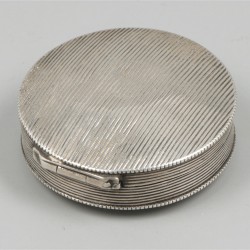 Pepermuntdoosje zilver.