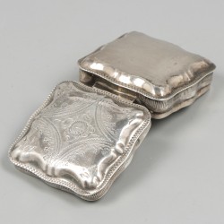 Pepermuntdoosje zilver.