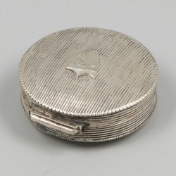 Pepermuntdoosje zilver.
