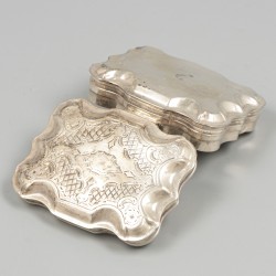 Pepermuntdoosje zilver.