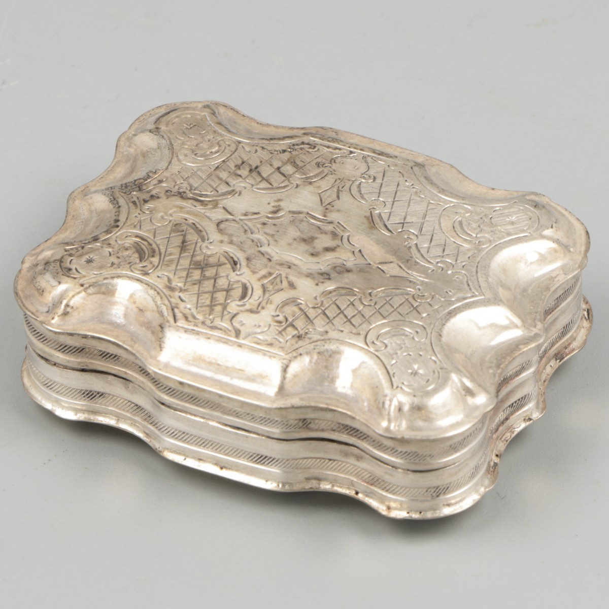 Pepermuntdoosje zilver.