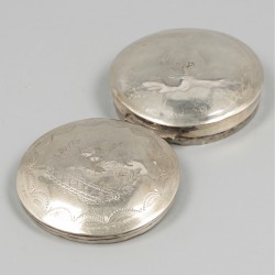 Pepermuntdoosje zilver.