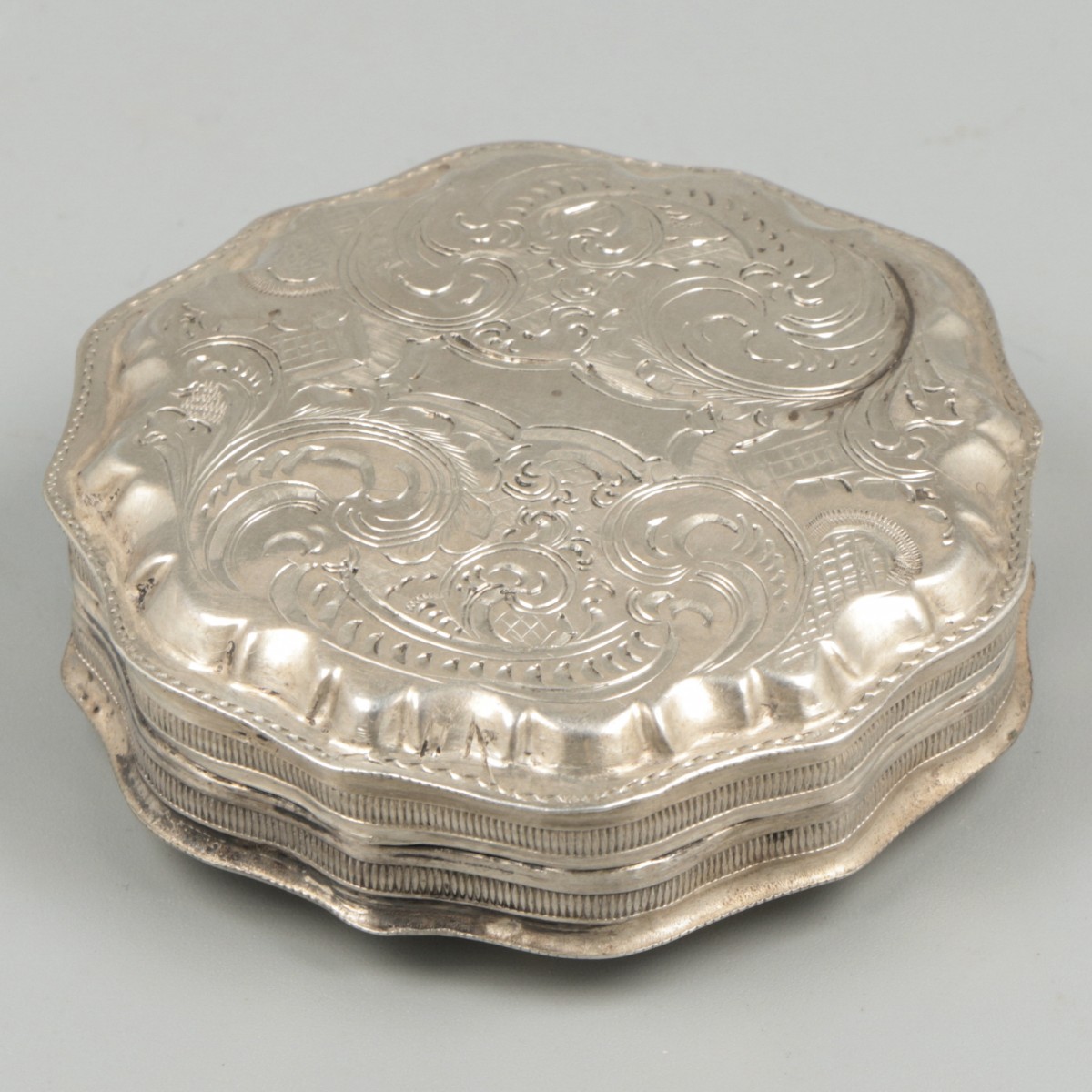 Pepermuntdoosje zilver.