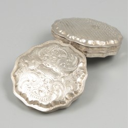 Pepermuntdoosje zilver.