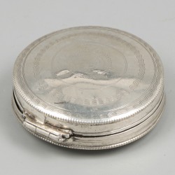 Pepermuntdoosje zilver.