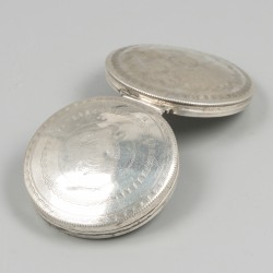 Pepermuntdoosje zilver.