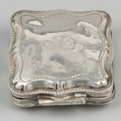 Pepermuntdoosje zilver.