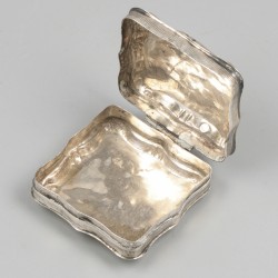 Pepermuntdoosje zilver.