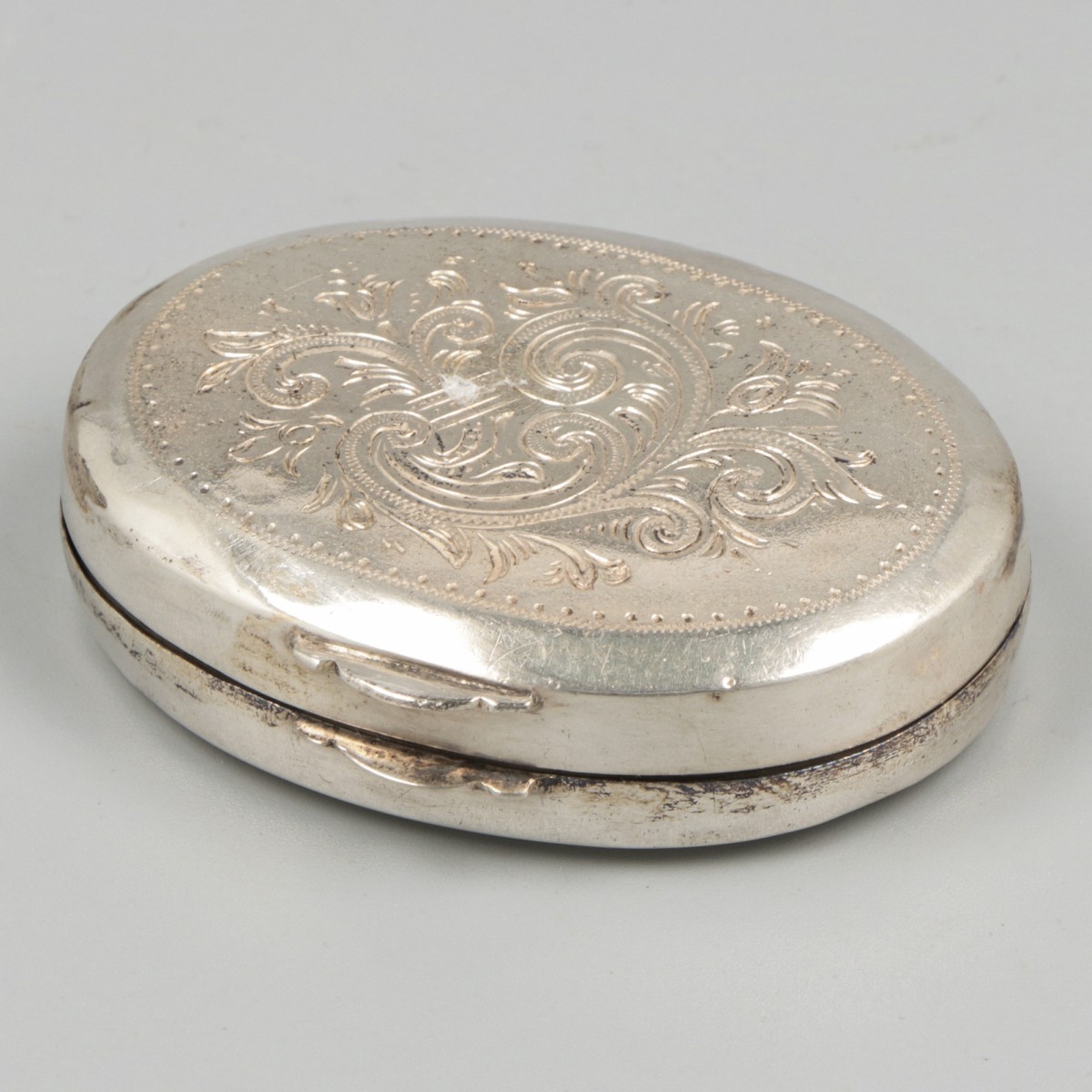 Pepermuntdoosje zilver.