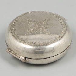 Pepermuntdoosje zilver.