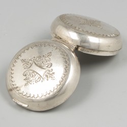 Pepermuntdoosje zilver.