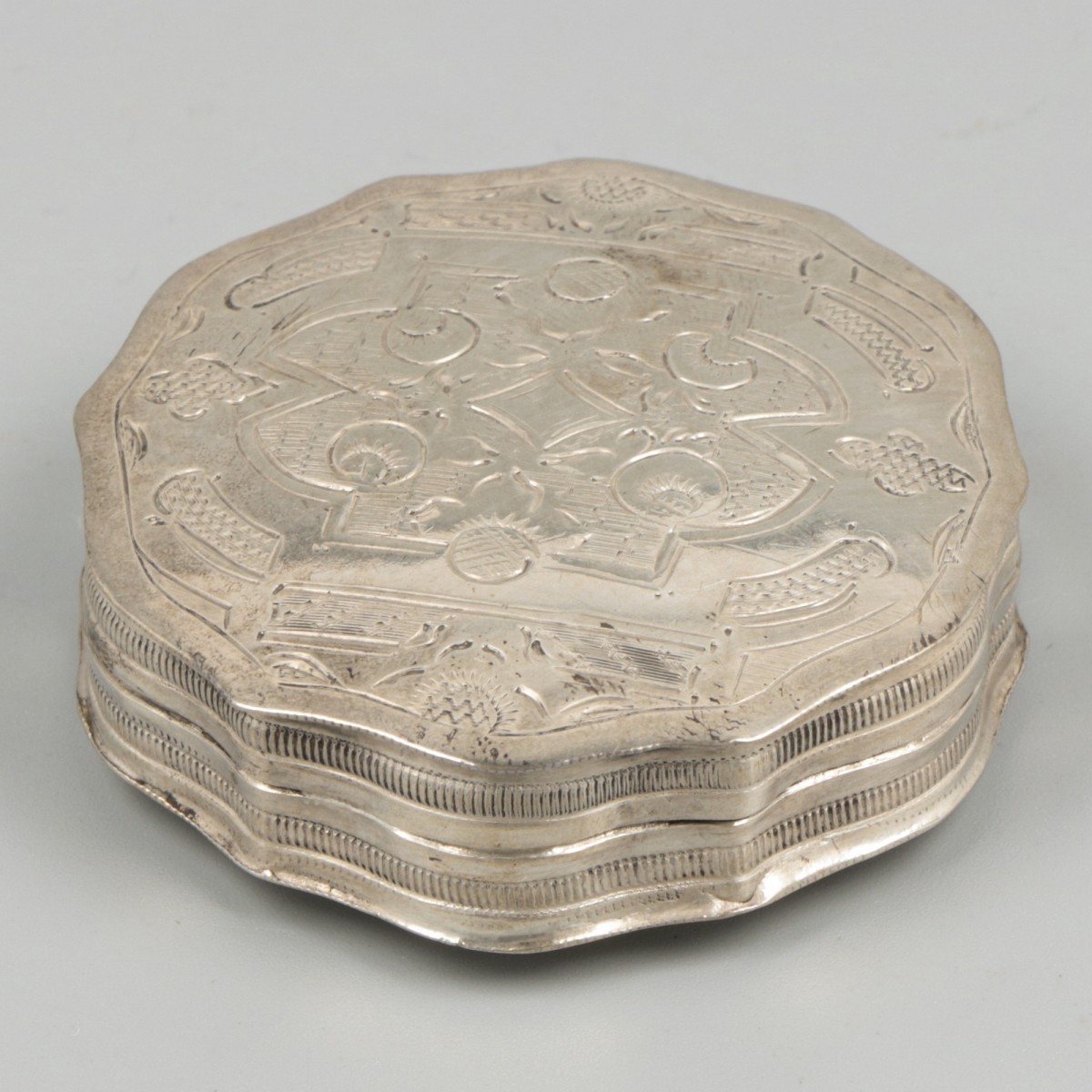 Pepermuntdoosje zilver.