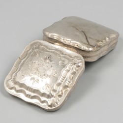 Pepermuntdoosje zilver.