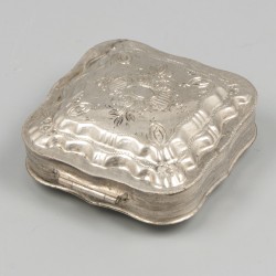Pepermuntdoosje zilver.