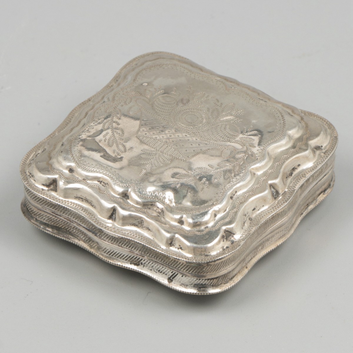 Pepermuntdoosje zilver.