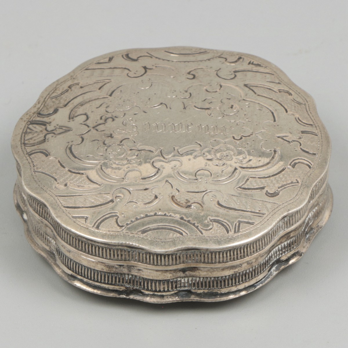 Pepermuntdoosje zilver.