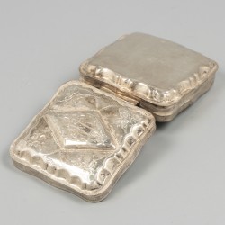 Pepermuntdoosje zilver.