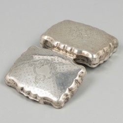 Pepermuntdoosje zilver.