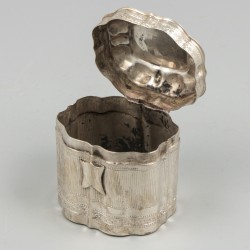 Lodereindoosje zilver.