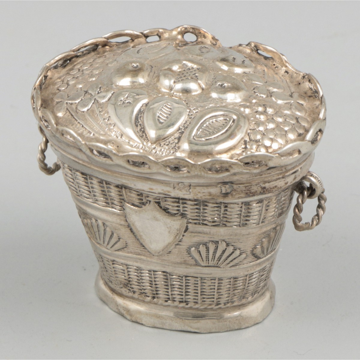 Lodereindoosje zilver.