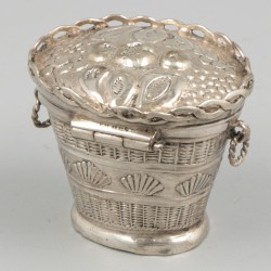 Lodereindoosje zilver.