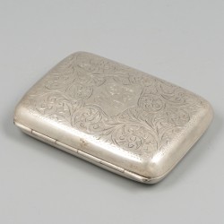 Sigarettenetui zilver.