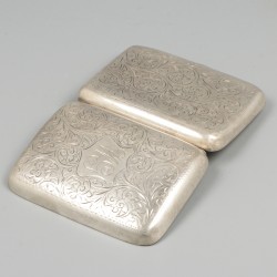 Sigarettenetui zilver.