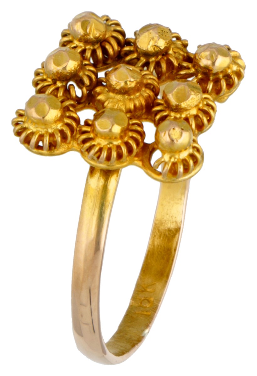 18 kt. Geelgouden antieke ring met knopen.