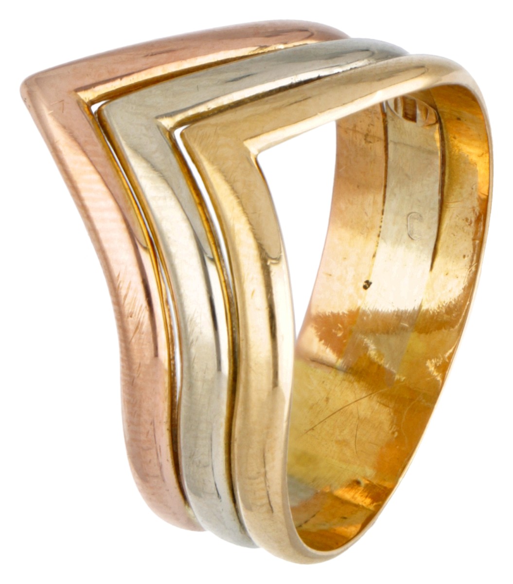 18 kt. Tricolor gouden Italiaanse design ring met een V-vormig middenstuk.