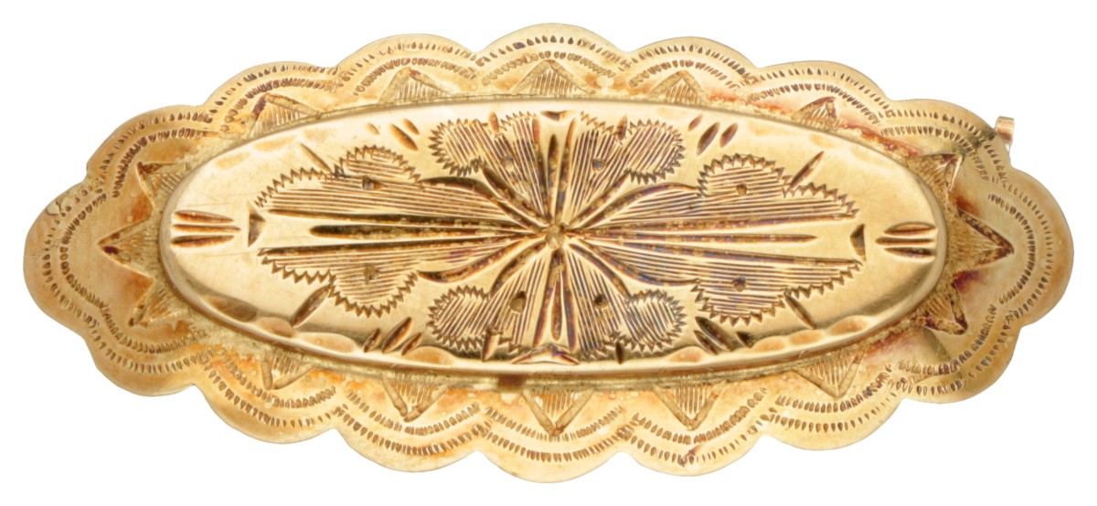 Antieke 14 kt. geelgouden broche voorzien van gegraveerde details.