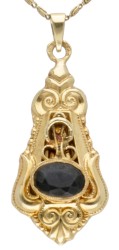 14 kt. Geelgouden Griekse schakelcollier met hanger bezet met een saffier.
