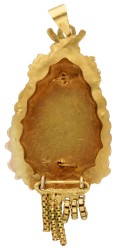 14 kt. Geelgouden antieke cannetille hanger bezet met ca. 2.21 ct. bloedkoraal.