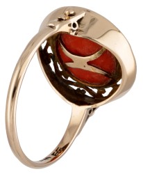 Vintage BWG 10 kt. geelgouden ring bezet met ca. 3.46 ct. bloedkoraal.