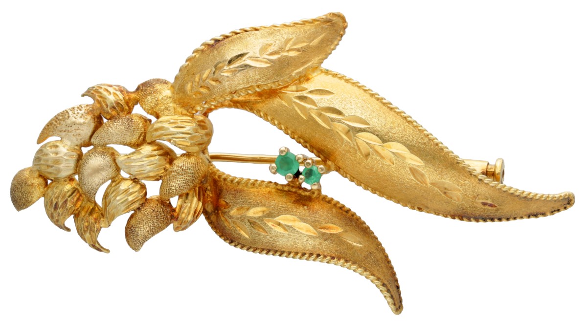 Vintage 14 kt. geelgouden broche bezet met ca. 0.06 ct. smaragden.