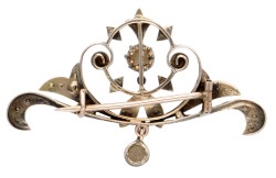 14 kt. Geelgouden antieke broche bezet met parels.