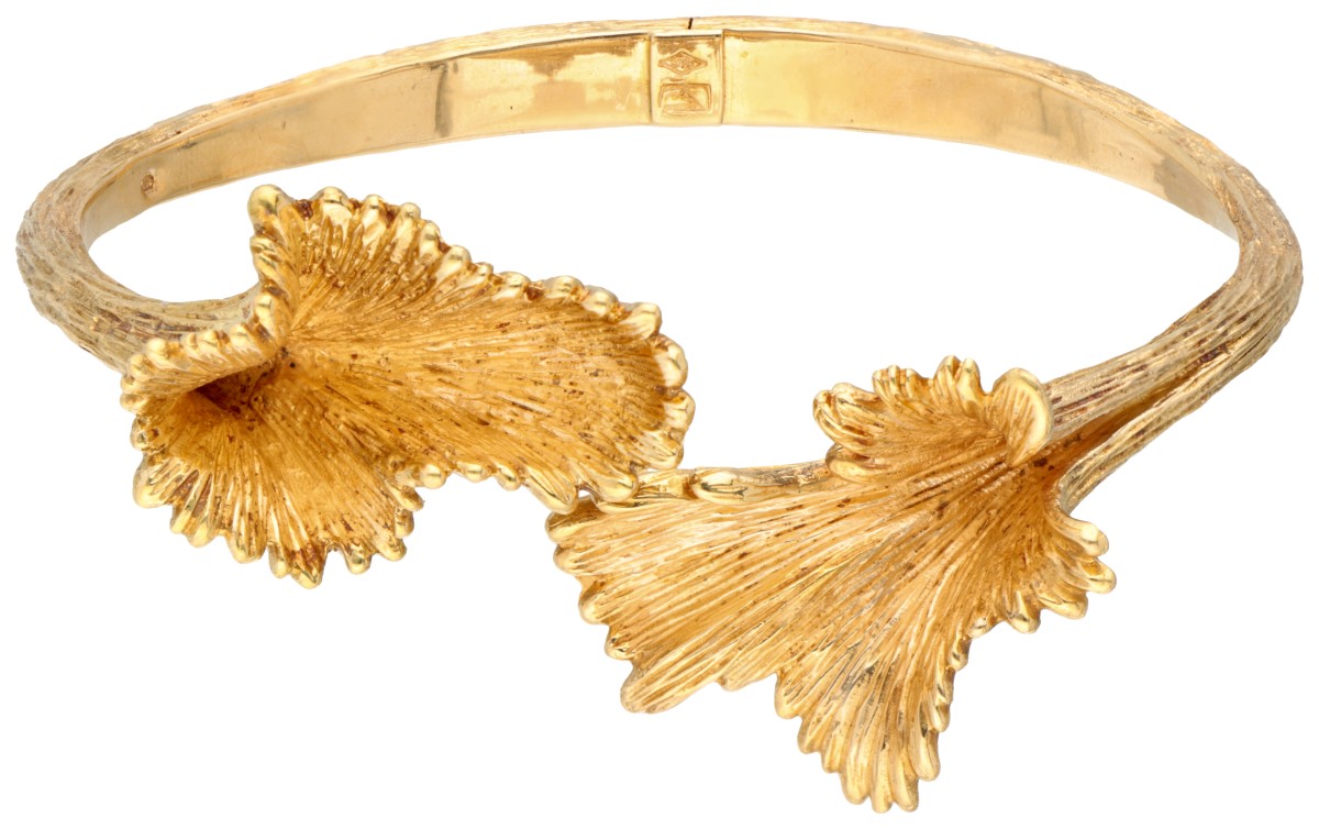 18 kt. Geelgouden floraal vormgegeven bangle armband.