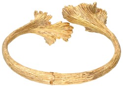 18 kt. Geelgouden floraal vormgegeven bangle armband.