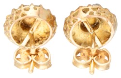 Antieke 14 kt. geelgouden oorbellen bezet met roos geslepen diamanten.