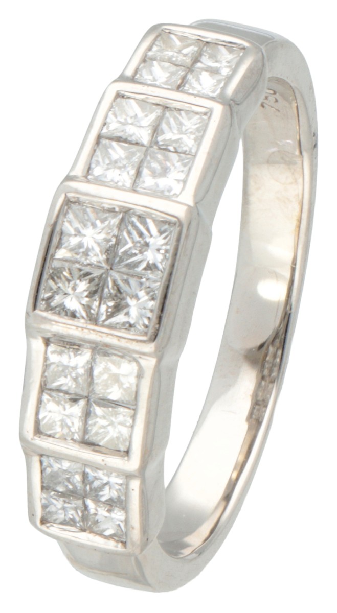 18 kt. Witgouden ring bezet met ca. 0.60 ct. princess geslepen diamant.