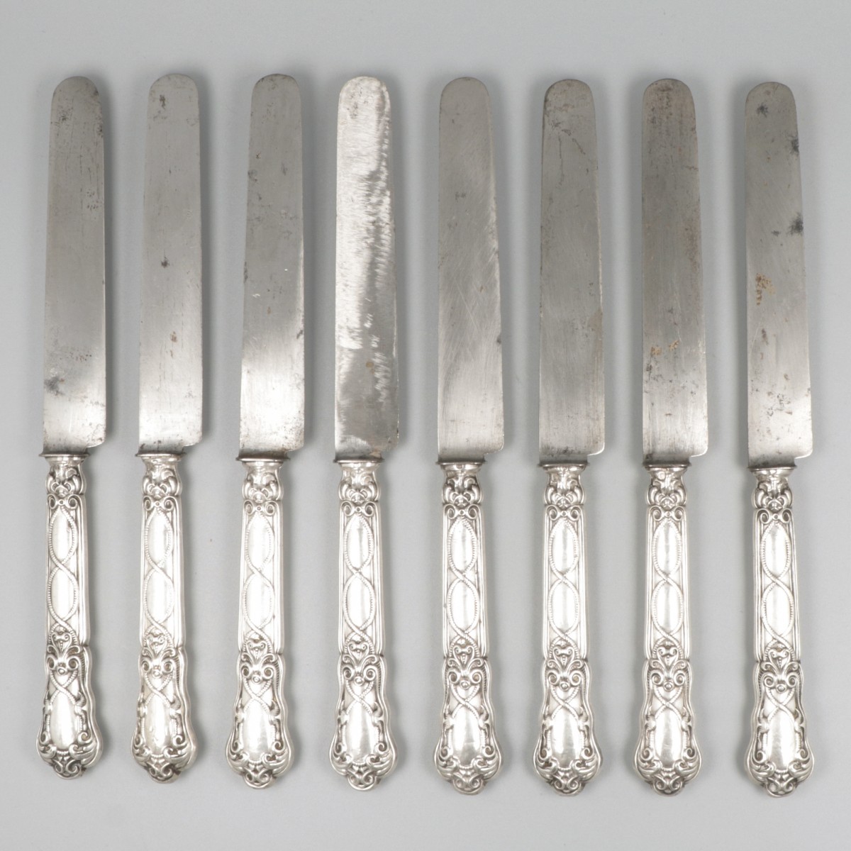 8-delige set dinermessen zilver.